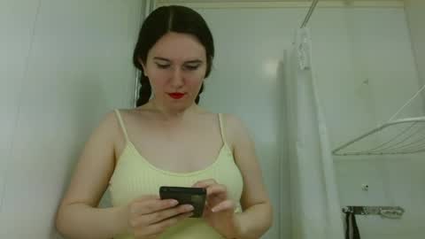 Isabella online show from May 24, 6:35 pm