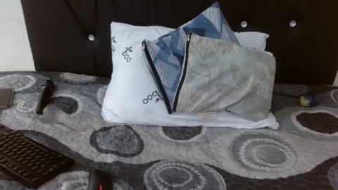 Snapshot of bigbootyshaz chatting on December 17, 1:27 pm Bigbootyshaz online show from December 17, 1:27 pm