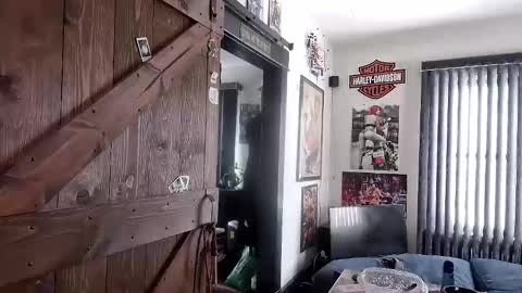 Snapshot of bigdbrillion chatting on February 4, 7:55 pm Darryl online show from February 4, 7:55 pm