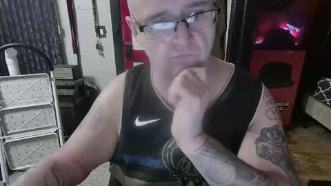 Darryl online show from February 6, 1:32 am