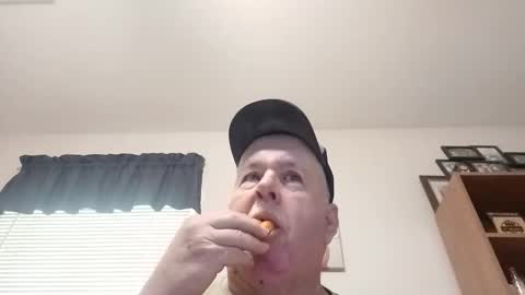 Snapshot of bigeoo76 chatting on May 31, 5:20 pm bigeoo76 online show from May 31, 5:20 pm