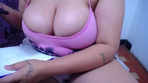 Snapshot of bigg_boobs_xxx chatting on September 18, 10:12 pm  Sunny   online show from September 18, 10:12 pm