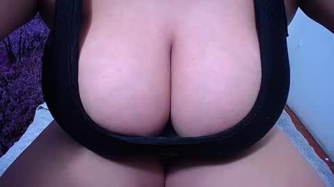 Snapshot of bigg_boobs_xxx chatting on October 13, 9:37 pm  Sunny   online show from October 13, 9:37 pm