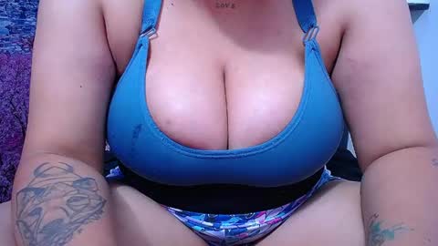 Snapshot of bigg_boobs_xxx chatting on March 2, 5:08 am Sunny online show from March 2, 5:08 am