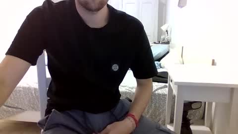 Snapshot of biggbaguette1 chatting on October 13, 3:34 pm biggbaguette1 online show from October 13, 3:34 pm