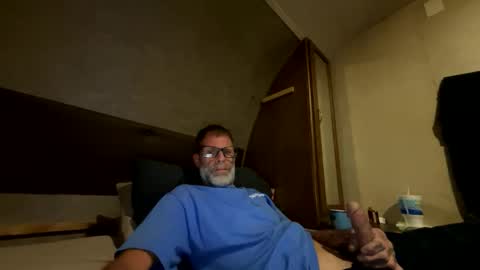 Snapshot of biggcock27 chatting on October 31, 12:11 am biggcock27 online show from October 31, 12:11 am