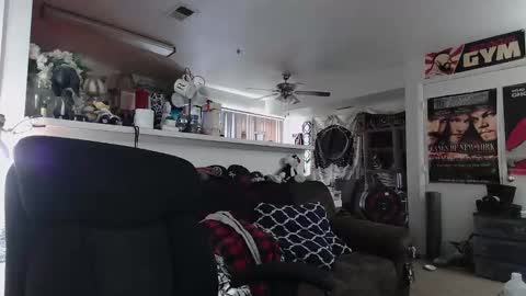 biggerisbetter21 online show from January 11, 6:35 pm