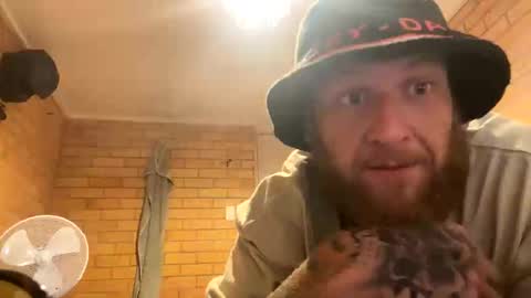 Snapshot of bighands167610 chatting on November 15, 8:49 pm bighands167610 online show from November 15, 8:49 pm