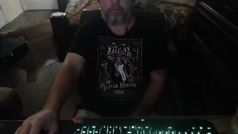 bighugmugg online show from September 19, 11:11 am