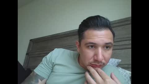 Snapshot of bigjraw2487 chatting on November 5, 10:32 pm bigjraw2487 online show from November 5, 10:32 pm