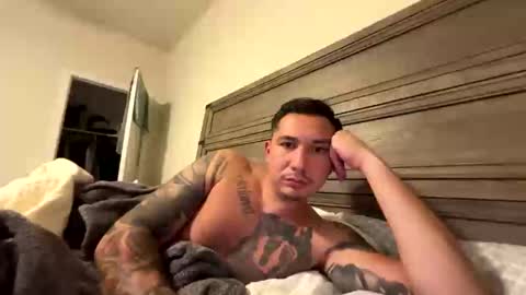 Snapshot of bigjraw2487 chatting on November 23, 5:40 am bigjraw2487 online show from November 23, 5:40 am