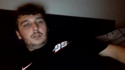 Snapshot of bigleeee9 chatting on November 8, 1:17 am bigleeee9 online show from November 8, 1:17 am