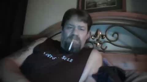 Snapshot of bigload1972 chatting on December 19, 5:07 am bigload1972 online show from December 19, 5:07 am