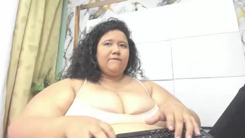 BigLucyy online show from April 28, 10:26 pm