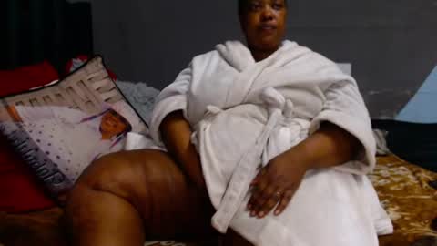 Snapshot of bigsuperbutt chatting on June 18, 8:24 pm bigsuperbutt online show from June 18, 8:24 pm