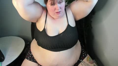 Snapshot of bigtittybbw chatting on May 2, 6:13 pm bigtittybbw online show from May 2, 6:13 pm