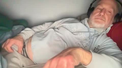 Snapshot of bigwebone chatting on February 14, 6:32 am Bigwebone online show from February 14, 6:32 am