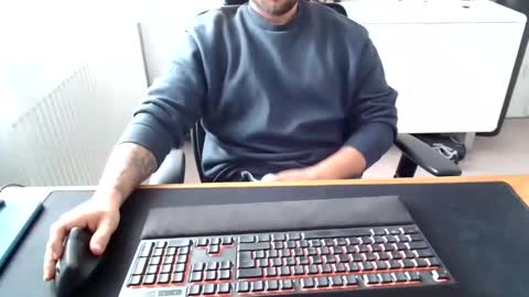 Snapshot of biker4ever90 chatting on November 11, 9:53 am biker4ever90 online show from November 11, 9:53 am