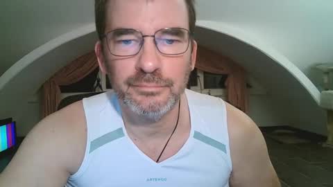 Snapshot of bikertom1988 chatting on December 7, 9:44 pm bikertom1988 online show from December 7, 9:44 pm