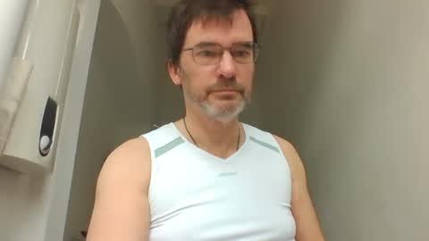 Snapshot of bikertom1988 chatting on February 1, 11:54 am bikertom1988 online show from February 1, 11:54 am