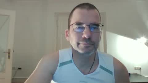 Snapshot of bikertom1988 chatting on February 23, 10:53 pm bikertom1988 online show from February 23, 10:53 pm