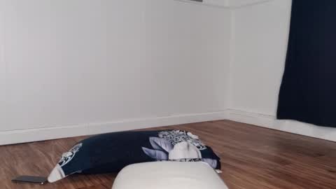 Snapshot of bilie11 chatting on March 16, 5:44 am Bilie online show from March 16, 5:44 am