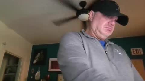 Snapshot of billjames55 chatting on April 28, 2:33 pm billjames55 online show from April 28, 2:33 pm