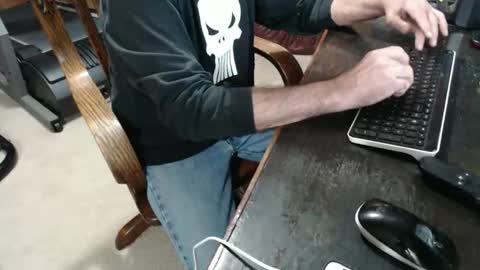 Snapshot of billy471 chatting on April 18, 10:43 pm billy471 online show from April 18, 10:43 pm