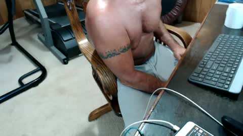 Snapshot of billy471 chatting on July 7, 2:32 pm billy471 online show from July 7, 2:32 pm