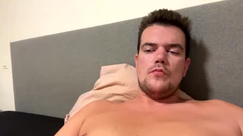 Snapshot of bingeling123 chatting on September 27, 12:26 am bingeling123 online show from September 27, 12:26 am