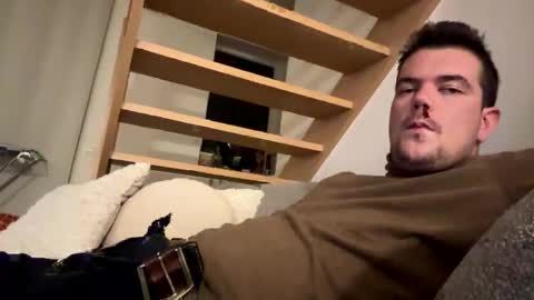 Snapshot of bingeling123 chatting on October 11, 11:03 pm bingeling123 online show from October 11, 11:03 pm