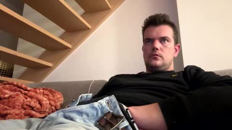 Snapshot of bingeling123 chatting on October 22, 12:55 am bingeling123 online show from October 22, 12:55 am