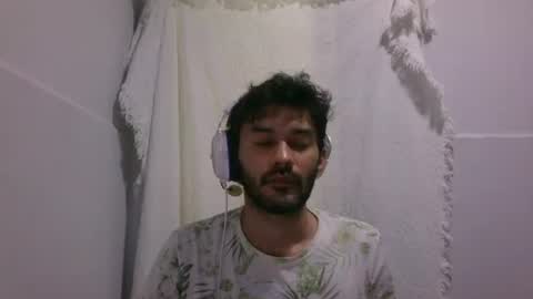 Snapshot of binhodm1 chatting on December 3, 7:54 am binhodm1 online show from December 3, 7:54 am