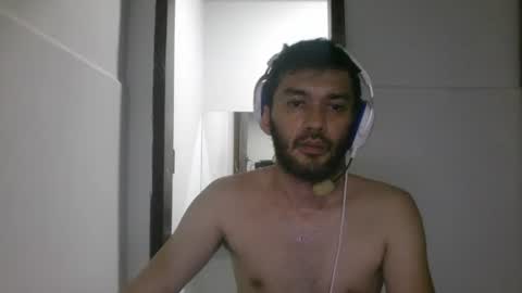 Snapshot of binhodm1 chatting on January 3, 6:22 am binhodm1 online show from January 3, 6:22 am