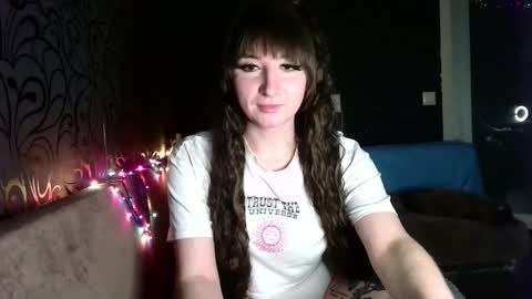 Snapshot of birdie_kiss chatting on February 10, 9:41 pm birdie_kiss online show from February 10, 9:41 pm