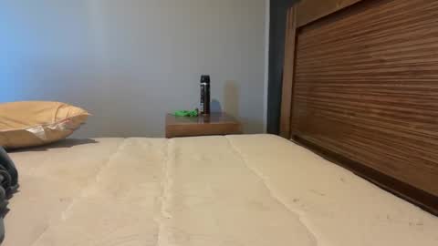 Snapshot of bisexualchubbyboy chatting on January 11, 7:28 am james online show from January 11, 7:28 am