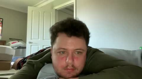 Snapshot of bisexualchubbyboy chatting on October 31, 3:29 am james online show from October 31, 3:29 am