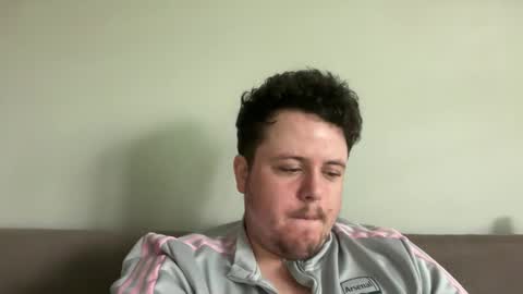 Snapshot of bisexualchubbyboy chatting on November 3, 2:35 am james online show from November 3, 2:35 am