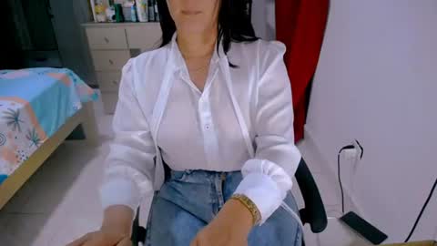 bittermomxxx online show from June 24, 4:50 pm
