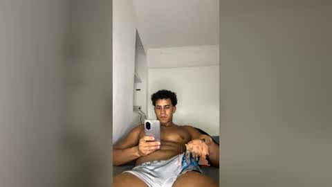 Snapshot of biutbruschi chatting on August 1, 6:34 am biutbruschi online show from August 1, 6:34 am