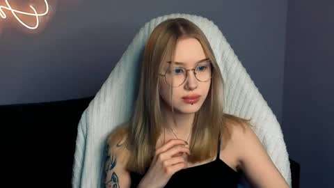 Julia online show from April 12, 2:33 pm