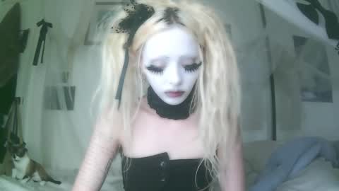 vampire fang  online show from October 1, 8:04 pm