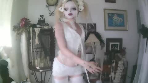vampire fang  online show from October 17, 7:38 pm