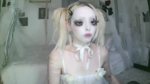 vampire fang  online show from March 19, 5:50 pm