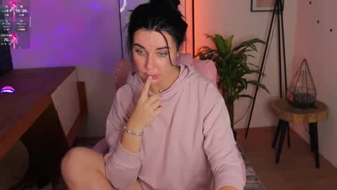 Snapshot of black___barbie chatting on October 9, 8:12 am Black   Barbie online show from October 9, 8:12 am