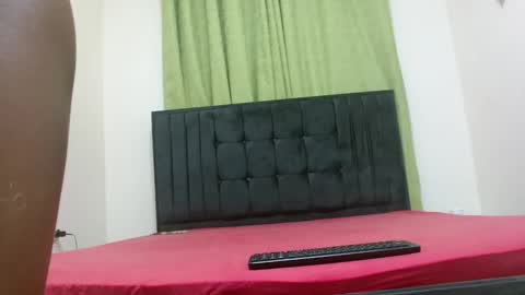 Snapshot of black_beautyxxx chatting on March 1, 7:05 pm black_beautyxxx online show from March 1, 7:05 pm