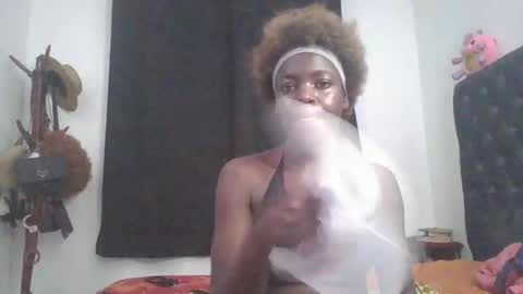 Snapshot of black_cinderella1 chatting on October 27, 3:16 pm black_cinderella1 online show from October 27, 3:16 pm