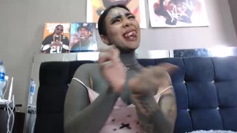 Snapshot of black_eyestattoo chatting on December 21, 1:32 pm karenth soto online show from December 21, 1:32 pm