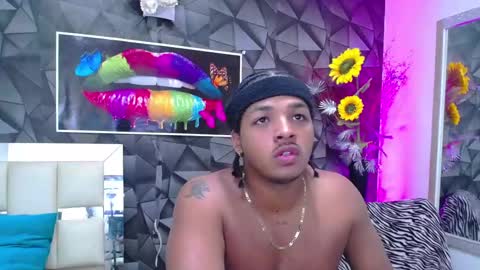 Snapshot of black_king_241 chatting on January 27, 11:00 pm black_king_241 online show from January 27, 11:00 pm