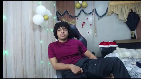 black_king_241 online show from December 19, 3:35 am